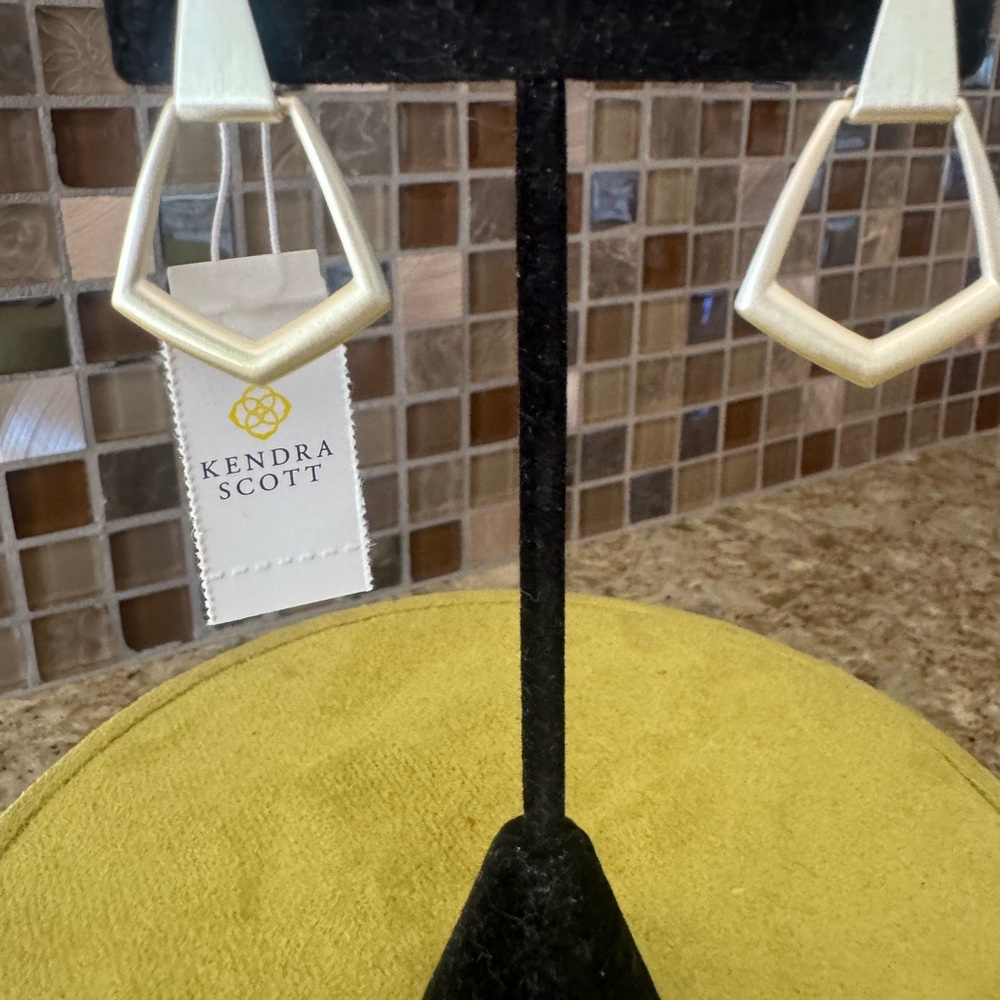 NWT Kendra Scott Gold Cream Geometric Earrings
